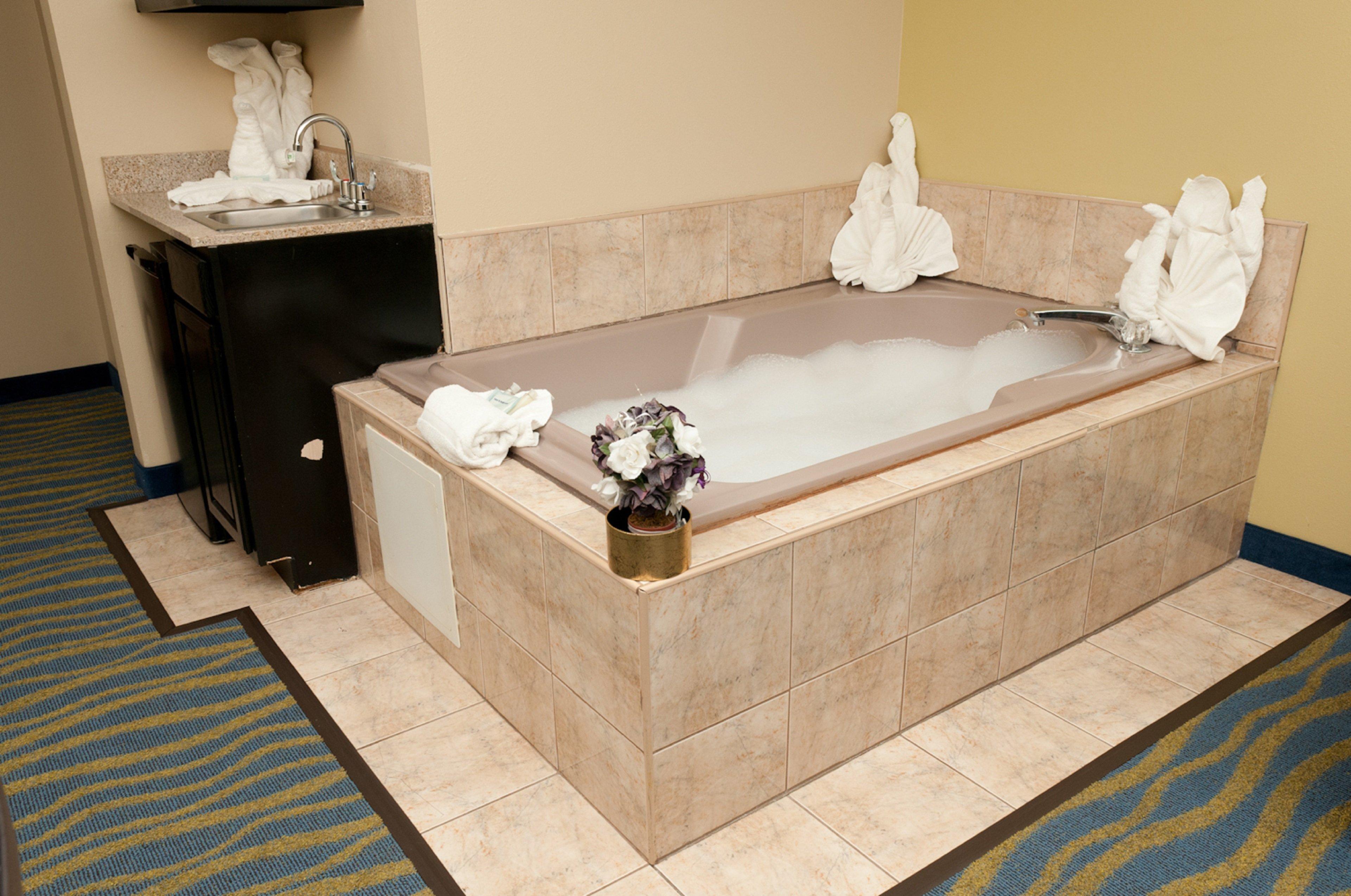 Holiday Inn Express Hotel & Suites Bloomington-Normal University Area By Ihg Esterno foto