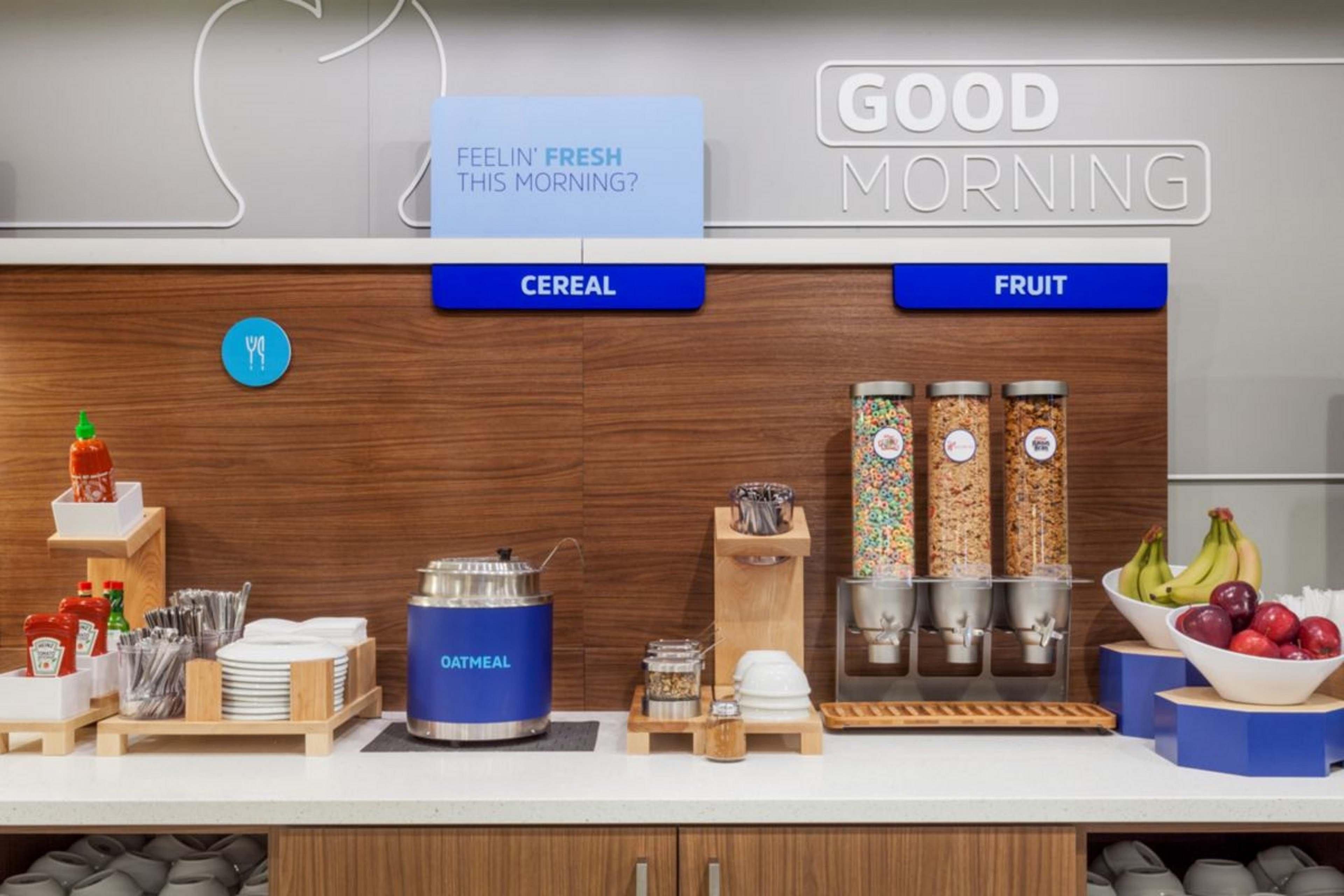 Holiday Inn Express Hotel & Suites Bloomington-Normal University Area By Ihg Esterno foto