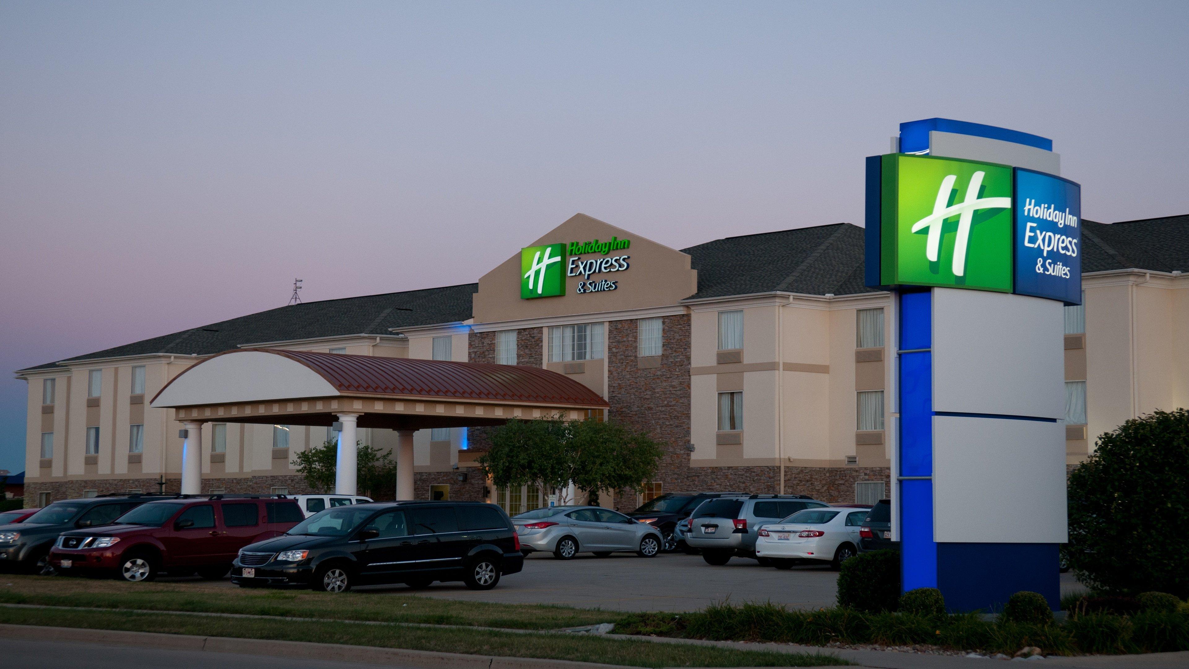 Holiday Inn Express Hotel & Suites Bloomington-Normal University Area By Ihg Esterno foto