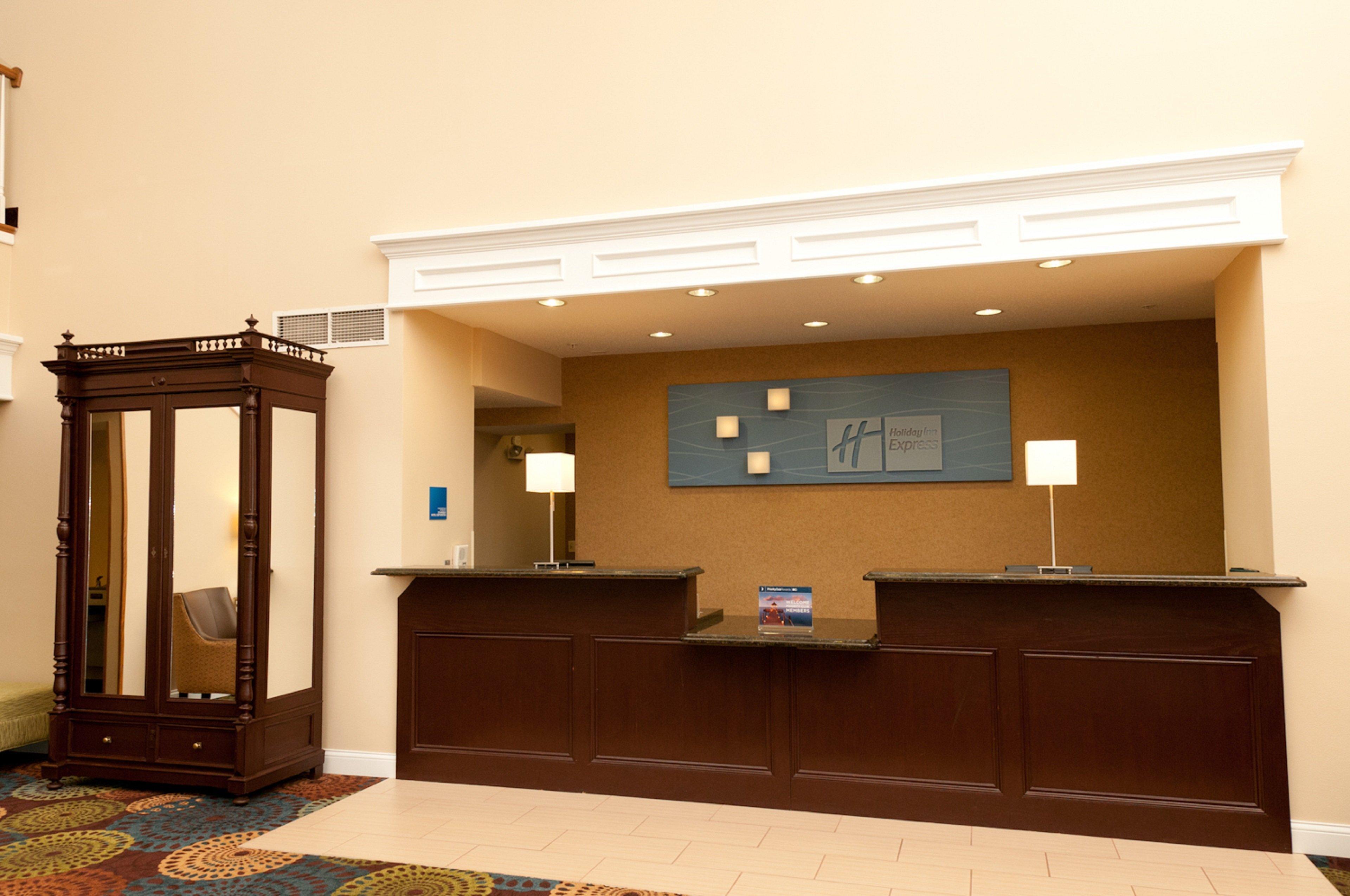 Holiday Inn Express Hotel & Suites Bloomington-Normal University Area By Ihg Esterno foto