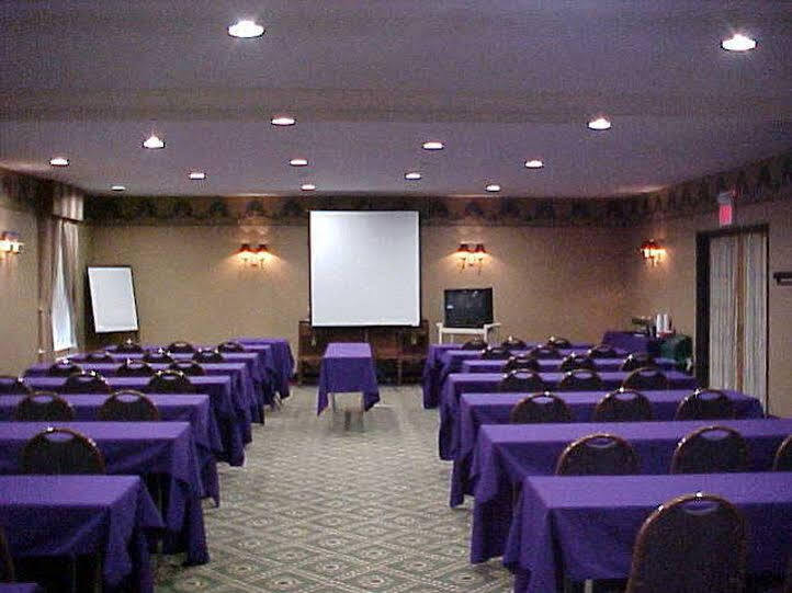 Holiday Inn Express Hotel & Suites Bloomington-Normal University Area By Ihg Esterno foto